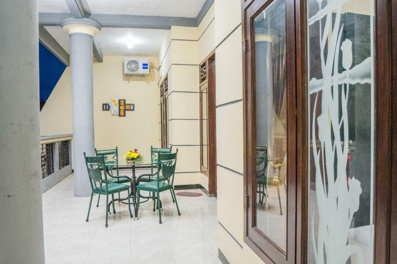 Oyo 643 Al Thalib 8 Syariah Hotel Malang Bagian luar foto